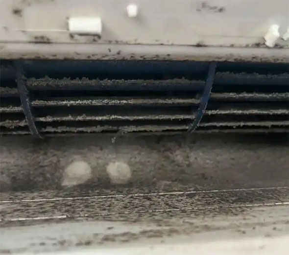 大竹空调吹的风有股烧焦味是怎么回事